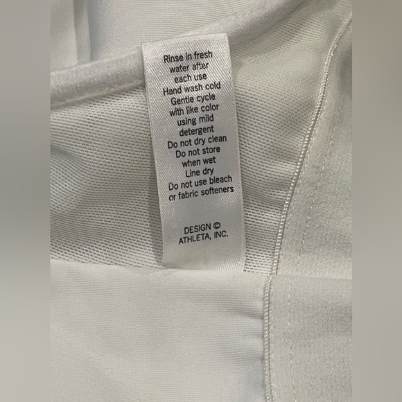 Athleta Tankini Swim Top Size XS Built In Underwire Bra Geometric Print - Picture 5 of 6